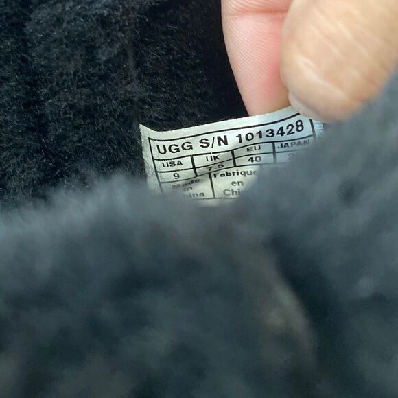 UGG Boots Amie woman’s size 9 - Picture 9 of 9